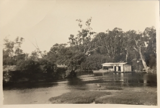 Chipperfield's Boat House & Floating Pontoon