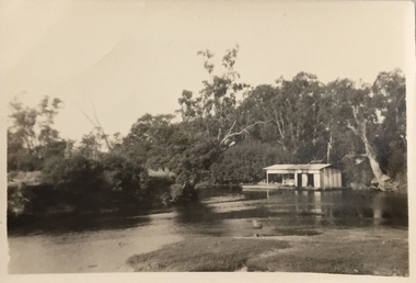 Chipperfield's Boat House & Floating Pontoon