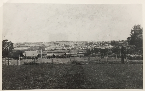 Kew looking East to Deepdene, c.1905