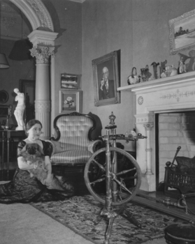 Alma Figuerola in the drawing room of D'Estaville