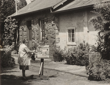 Alma Figuerola painting in her garden at D'Estaville