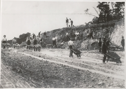 Sustenance workers, Susso Drive [Yarra Boulevard], 1930s