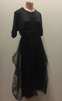 Black Silk & Chantilly Lace Evening Dress, 1920s