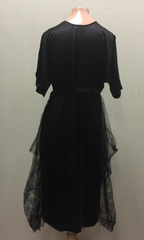Black Silk & Chantilly Lace Evening Dress, 1920s