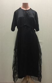 Black Silk & Chantilly Lace Evening Dress, 1920s