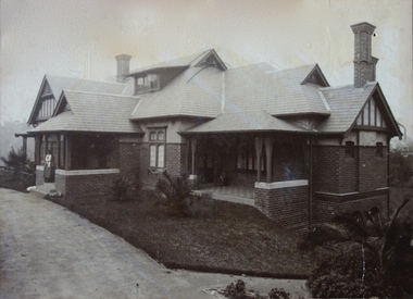 2 Young Street, Kew
