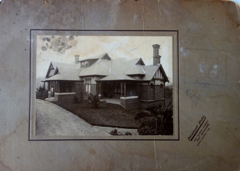 2 Young Street, Kew
