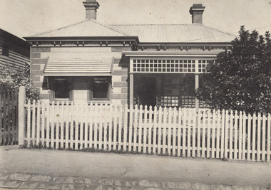 W.B. Villa, Kew, circa 1919