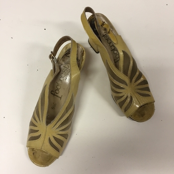 Pair of Women's Beige Leather Sandals by Footrest (Clark)