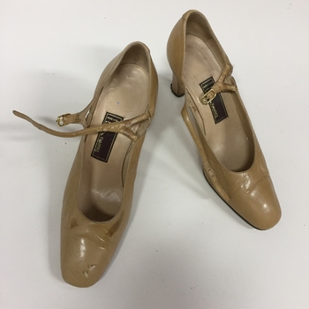 Pair of Women's Beige Leather Court Shoes