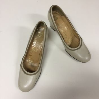 Pair of Women's Taupe Leather Shoes : 'Taranto'