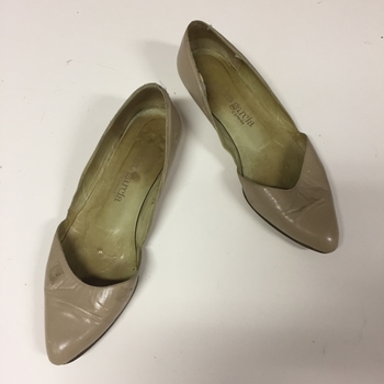 Pair of Beige Leather Court Shoes