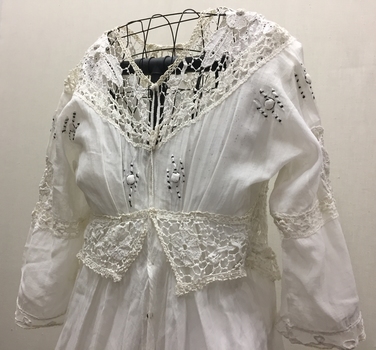 White Muslin Lingerie Dress, circa 1903