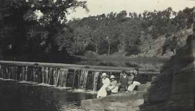 Richardson Family at Dight's Falls, Melbourne, 1920