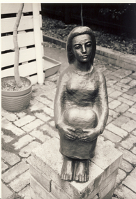 Bronze Sculpture : Seated Woman, Leopoldine Mimovich, 1990