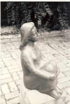 Bronze Sculpture : Seated Woman, Leopoldine Mimovich, 1990