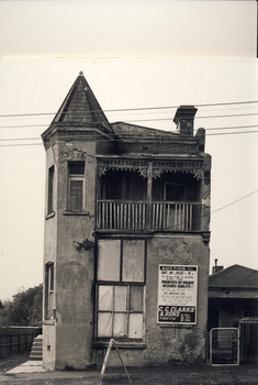 House, 104 Peel Street, Kew