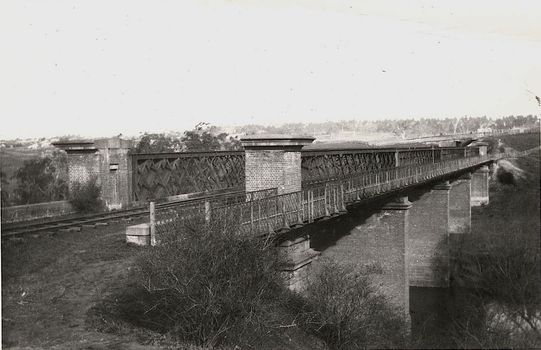 Outer Circle Railway Bridge over River Yarra