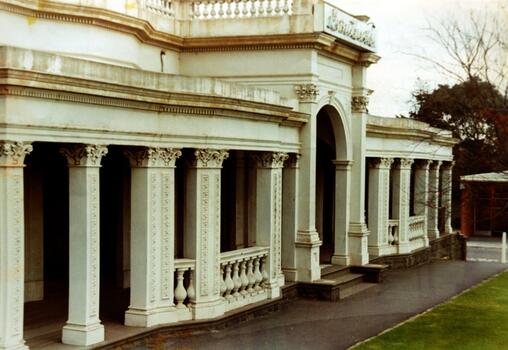 Façade of ‘Southesk', Cotham Road, Kew (dem. 1970)