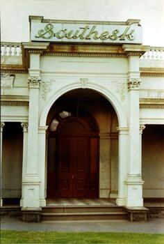 Entrance to ‘Southesk’, Cotham Road, Kew (dem. 1970)