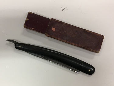 Cut-throat Razor and Case