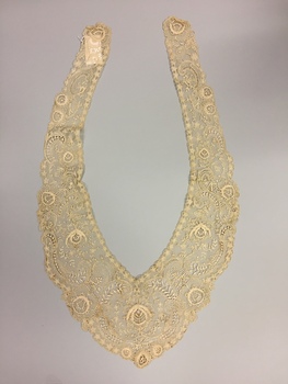 Pelerine collar