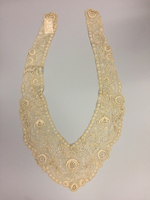 Pelerine collar