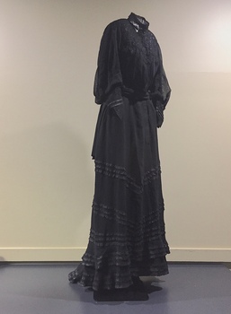 Black Lace Evening Dress, circa 1907