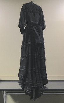 Black Lace Evening Dress, circa 1907