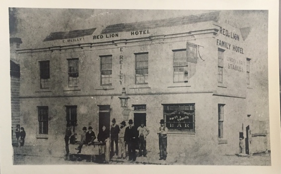 E. Reilly's Red Lion Family Hotel