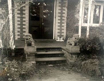 Guardian Lions, 'Roseneath', Pakington Street