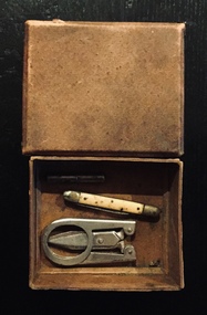 Accessories: Boxed scissors and penknife