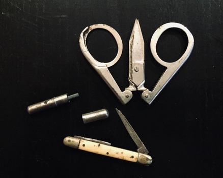 Accessories: Boxed scissors and penknife