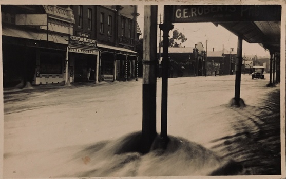 Photograph: Flood, Glenferrie Road, Hawthorn