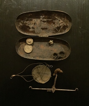 Portable Gold Scales in Japanned Tin Case