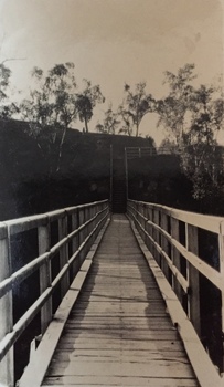 Photograph: Walkway, Zig-zag Bridge on the Yarra River at Kew