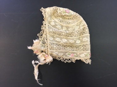 Accessory: Baby's bonnet