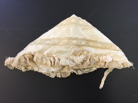 Accessory: Baby's bonnet