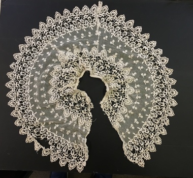 Accessory: Lace collar