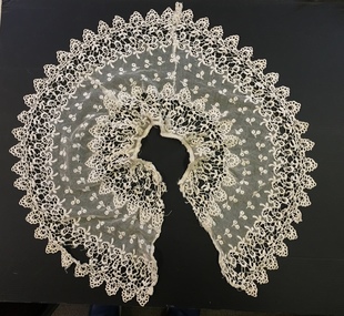 Accessory: Lace collar