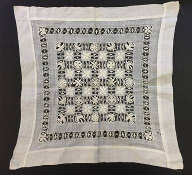 Decorative object: Lace doily