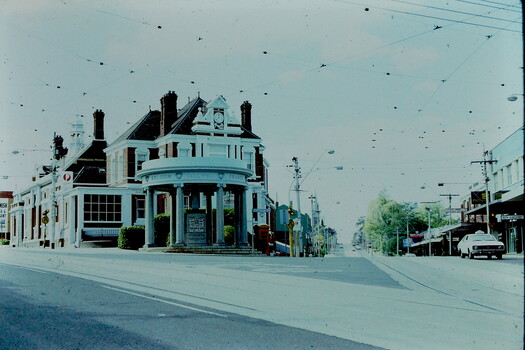 Kew Post Office and War Memorial