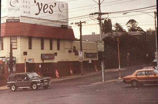 Clifton Hotel, Kew Junction