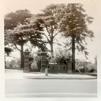 Gates of 'Raheen', Studley Park Road