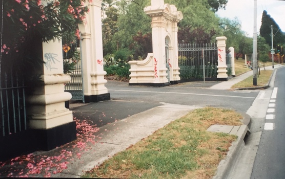 Gates, Victoria Park, Kew