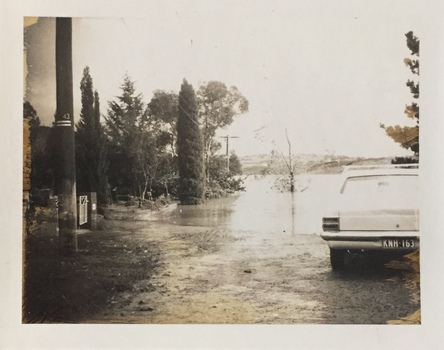 Flooding of the Yarra Valley at Kew