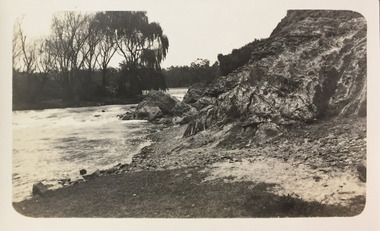 Yarra River below Dight's Falls