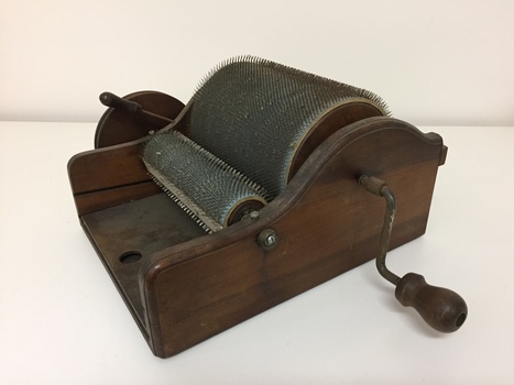 Hand drum carder