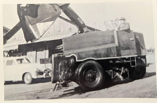 City of Kew vehicles and workers