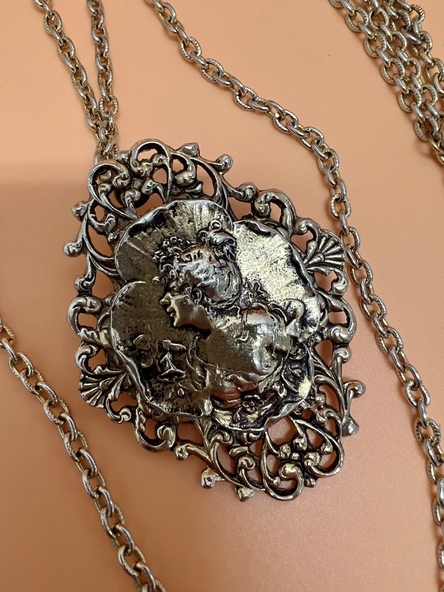 The Intersection of Fine Gothic Jewelry With Other Art Forms